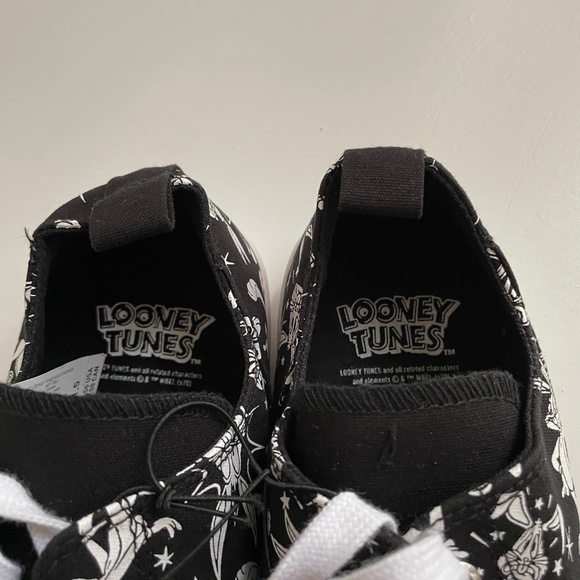 Looney Tunes Bugs Bunny Womens 11.5 Canvas Sneaker Low Cut Fun Cartoons Bold - Picture 10 of 13